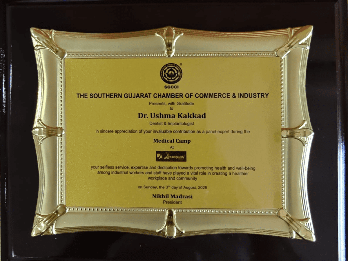 Certfied-Dentist-Implantologist-in-Surat.png